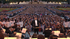 Vienna.Philharmonic.Orchestra-Summer.Night.Concert.with.Tugan.Sokhiev.2025.720p.HDTV.DD5.1.H.264-playTV.mkv_snapshot_00.09.19.107.png
