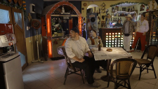 Las.Fierbinti.S05E01.Mafiotul.1080p.VOYO.WEB-DL.AAC2.0.H.264-playWEB.mkv019914.png