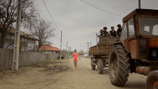 Las.Fierbinti.S05E01.Mafiotul.1080p.VOYO.WEB-DL.AAC2.0.H.264-playWEB.mkv064493.png